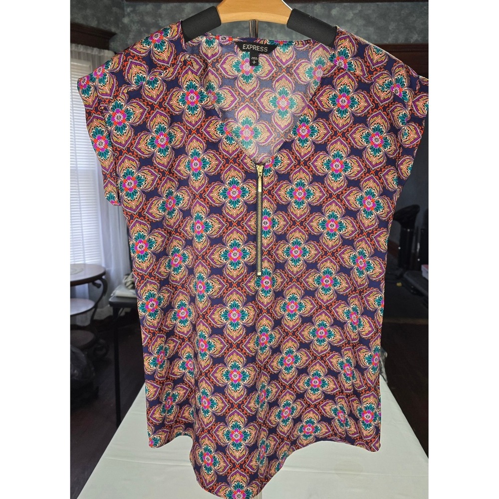 Express Women's Small Medallion Print Sleeveless Halfβ Zip V-Neck Blouse
